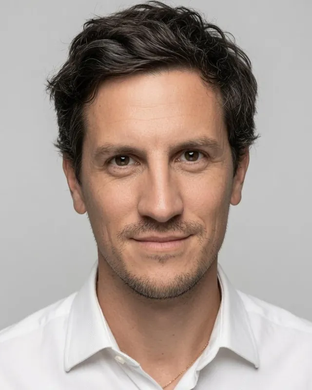 Portrait du Dr Benjamin Ferembach, chirurgien orthopédiste et fondateur scientifique de la dynervologie